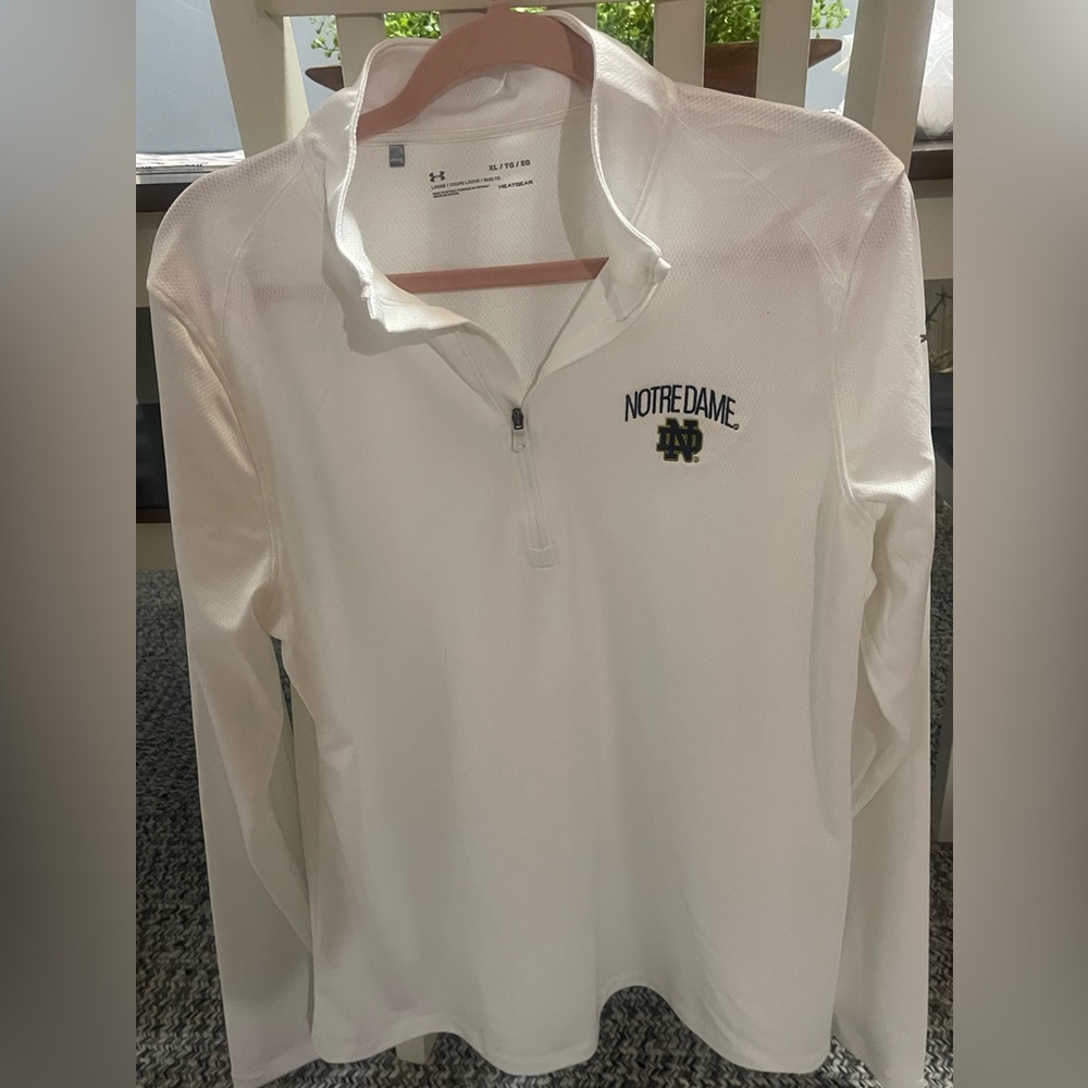 NWOT Under Armour Heatgear Notre Dame pullover